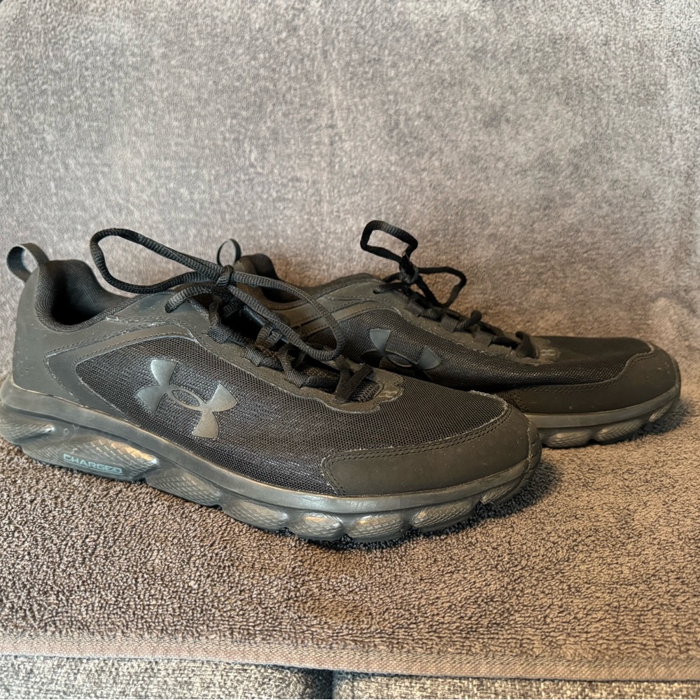 Under Armour Charger Assert - Size 13 - Black Athletic Shoes Mesh - Like New